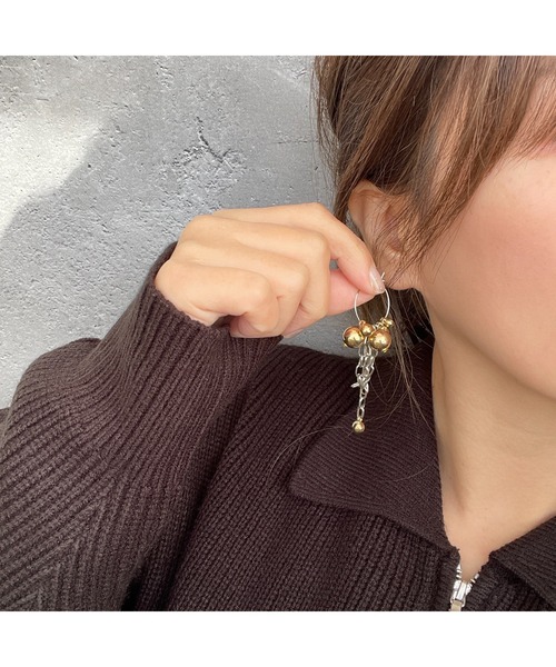 tone(トーン)の「【musk】ゴールドビーズとチェーンのフープピアス(MA)(ピアス(両耳用)・レディース・ゴールド・FREE)」の3枚目の写真