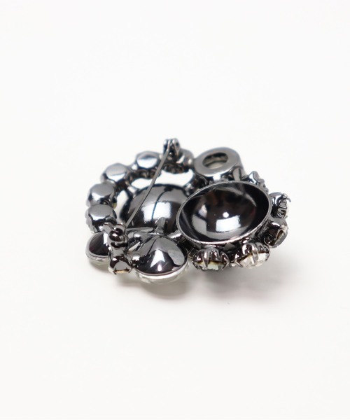 KU-CROISSANT（クークロワッサン）の「ビジュークリスタルブローチ　AN5548（ブローチ/コサージュ・レディース・ブラック・ONE SIZE）」の5枚目の写真