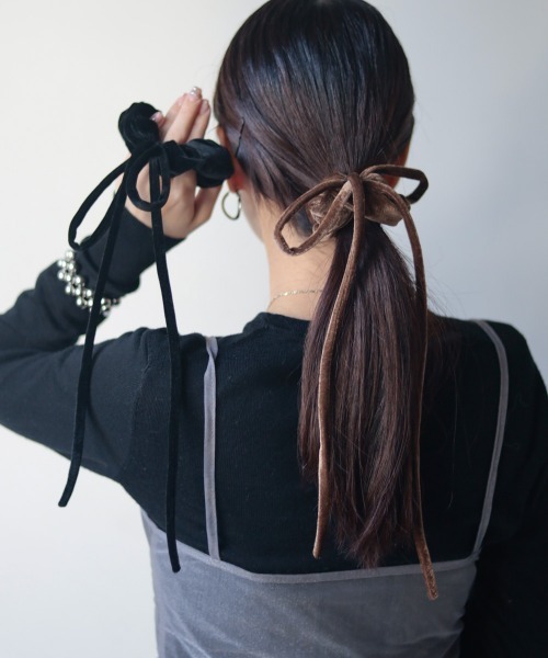 Bab（バブ）の「ベロアリボンシュシュ（シュシュ・レディース・ブラウン/ブラック・ONESIZE）」の7枚目の写真