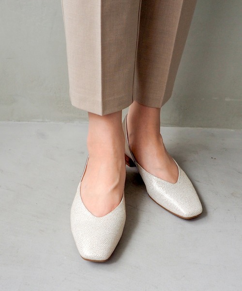 cava cava（サヴァサヴァ）の「メタルヒールパンプス　1320655（パンプス・レディース・プラチナム/ブラック/グレイッシュベージュ・22.5cm/23cm/23.5cm/24cm/24.5cm）」の19枚目の写真