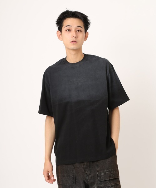atmos(アトモス)の「atmos Fade Color T-shirt / アトモス フェードカラー Tシャツ(Tシャツ/カットソー・メンズ・カーキ/ブラック/レッド・XL/L/M/XXL)」の2枚目の写真