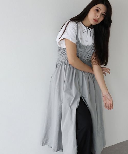 J by blue(ジェイバイブルー)の「ダブルジップキャミワンピース(ワンピース・レディース・グレー/ブラック・MEDIUM)」の3枚目の写真