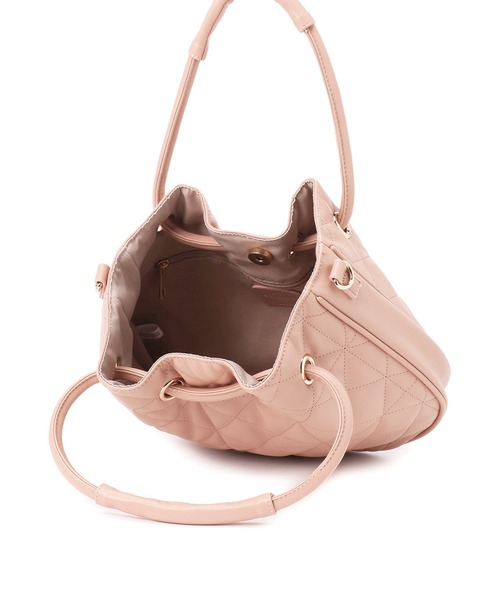 DIANA ラウンド型キルティングバッグ DIANA ラウンド型キルティングバッグ ショルダー♡アイボリー