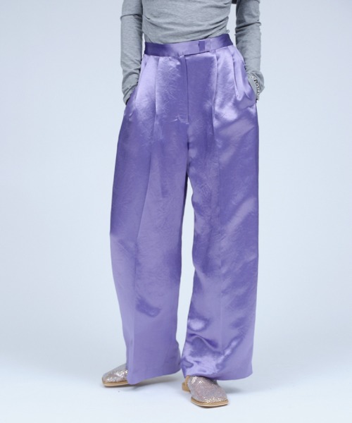 THINGS THAT MATTER（シングス ザット マター）の「ACETATE SATIN DOUBLE TUCK WIDE PANTS  / アセテートサテンダブルタックワイドパンツ（その他パンツ・レディース・グリーン/ピンク/イエロー/ブラック/パープル/ダークグリーン/ブラウン・1/2）」の5枚目の写真