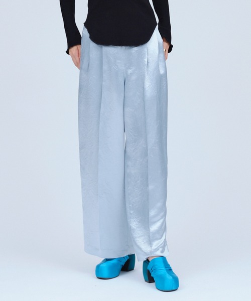 THINGS THAT MATTER（シングス ザット マター）の「ACETATE SATIN DOUBLE TUCK WIDE PANTS  / アセテートサテンダブルタックワイドパンツ（その他パンツ・レディース・グリーン/ピンク/イエロー/ブラック/パープル/ダークグリーン/ブラウン/ミント・1/2）」の5枚目の写真