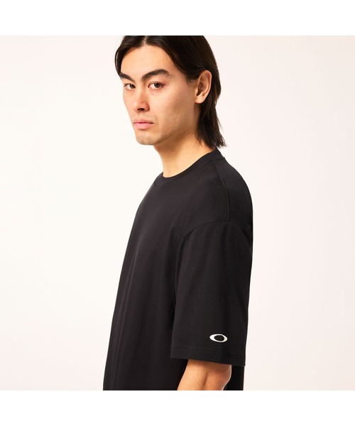 OAKLEY(オークリー)の「オークリ― ENHANCE QDC SS TEE WIDE 3.0 / Tシャツ/ UPF50+ / 吸汗速乾/ TRAINING スポーツ・トレーニング/OAKLEY(Tシャツ/カットソー・メンズ・ホワイト/ブルー/ブラック・L/M/S)」の5枚目の写真