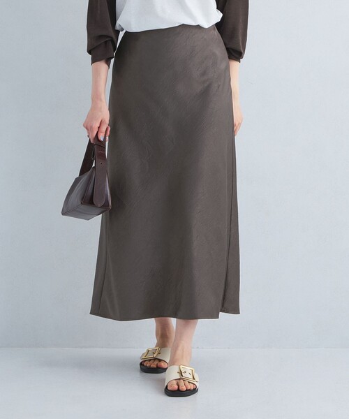 green label relaxing（グリーンレーベルリラクシング）の「ワッシャー サテン ナロー スカート（スカート・レディース・その他1/ダークグレー/オフホワイト・36/38）」の3枚目の写真