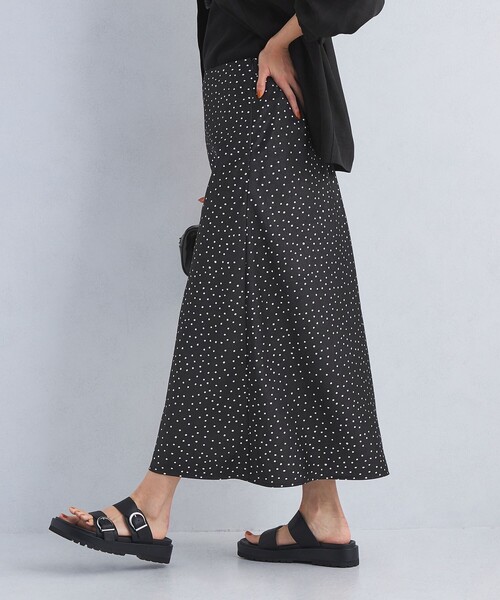 green label relaxing（グリーンレーベルリラクシング）の「ワッシャー サテン ナロー スカート（スカート・レディース・その他1/ダークグレー/オフホワイト・36/38）」の4枚目の写真