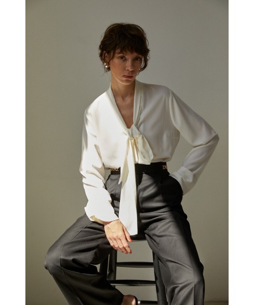 Estella.K（エステラケー）の「Helga Bow Tied Blouse オフボディボウタイブラウス（シャツ/ブラウス・レディース・ホワイト/ブラック・FREE）」の3枚目の写真
