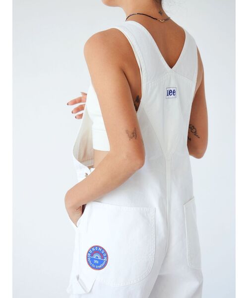 Lee（リー）の「Lee別注 ワッペンデザインデニムサロペット（つなぎ/オールインワン・レディース・アイボリー/ブルー・SMALL/MEDIUM）」の4枚目の写真