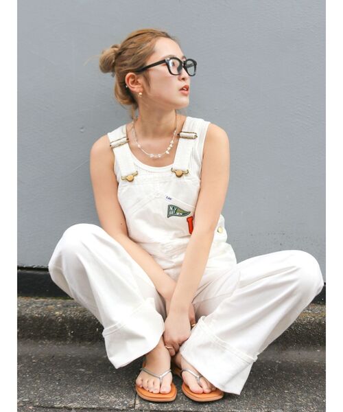 Lee（リー）の「Lee別注 ワッペンデザインデニムサロペット（つなぎ/オールインワン・レディース・アイボリー/ブルー・SMALL/MEDIUM）」の11枚目の写真