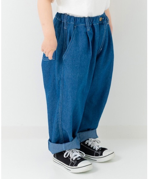 chil2(チルツー)の「ダンガリーワイドパンツ(デニムパンツ・キッズ・サックスブルー/ブルー・120cm/110cm/100cm/90cm/150cm/140cm/130cm)」の1枚目の写真
