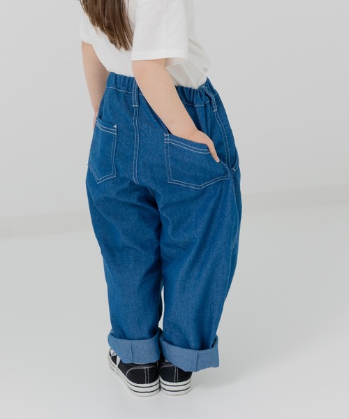 chil2(チルツー)の「ダンガリーワイドパンツ(デニムパンツ・キッズ・サックスブルー/ブルー・120cm/110cm/100cm/90cm/150cm/140cm/130cm)」の5枚目の写真