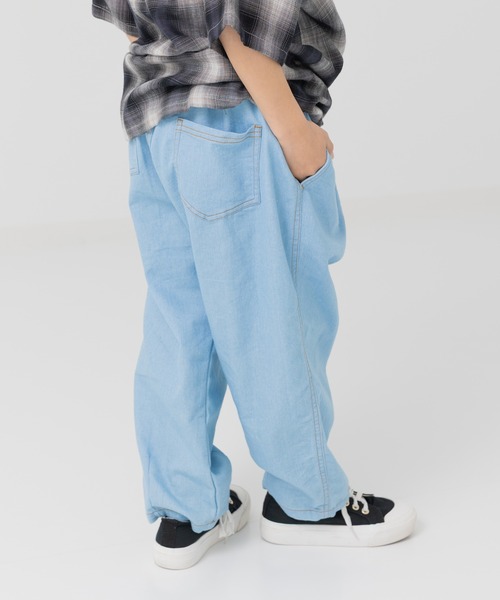 chil2(チルツー)の「ダンガリーワイドパンツ(デニムパンツ・キッズ・サックスブルー/ブルー・120cm/110cm/100cm/90cm/150cm/140cm/130cm)」の10枚目の写真