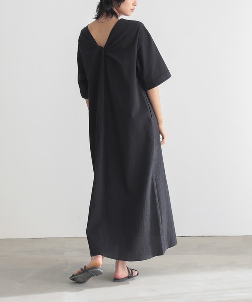 for/c（フォーシー）の「[低身長/高身長向けサイズ有]バックツイストワンピース【サスティナブル】（ワンピース・レディース・ブラック/カーキ・M/L/PM/TM）」の6枚目の写真