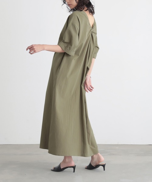 for/c（フォーシー）の「[低身長/高身長向けサイズ有]バックツイストワンピース【サスティナブル】（ワンピース・レディース・ブラック/カーキ・M/L/PM/TM）」の16枚目の写真