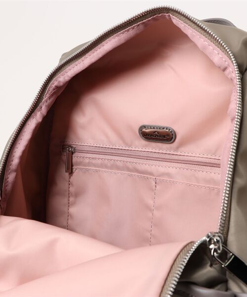 LA BAGAGERIE(ラバガジェリー)の「【撥水ナイロン】ベーシックリュック(バックパック/リュック・レディース・レッド/ネイビー/ブラック/グレイッシュベージュ・FREE)」の8枚目の写真
