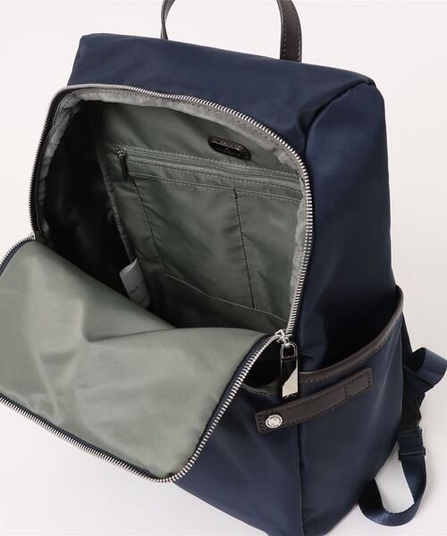 LA BAGAGERIE(ラバガジェリー)の「【撥水ナイロン】ベーシックリュック(バックパック/リュック・レディース・レッド/ネイビー/ブラック/グレイッシュベージュ・FREE)」の9枚目の写真