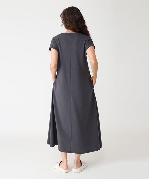 Columbia(コロンビア)の「Columbia/ウィメンズトゥリースワローオムニフリーズゼロ ドレス/コロンビア/冷却/吸湿・速乾/ロングワンピース(ワンピース・レディース・ブラック/グリーン/ベージュ・M/S/XL/L)」の4枚目の写真