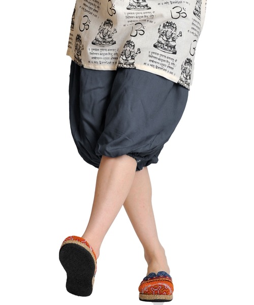 MARAI(マーライ)の「サルエルパンツ アラジンパンツ バルーンパンツ レーヨン ハーフ丈(その他パンツ・レディース・ワイン/ブルー/ブラック/パープル/グレー/ブラウン/ネイビー・FREE)」の3枚目の写真