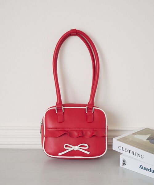 ems excite(エムズエキサイト)の「リボン付きスクエアバッグ(ショルダーバッグ・レディース・ブラック/キャメル/レッド・ONE SIZE)」の5枚目の写真
