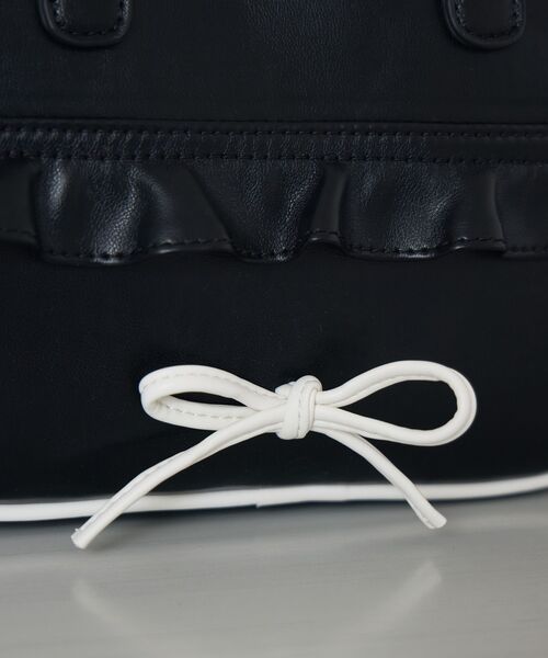 ems excite(エムズエキサイト)の「リボン付きスクエアバッグ(ショルダーバッグ・レディース・ブラック/キャメル/レッド・ONE SIZE)」の11枚目の写真