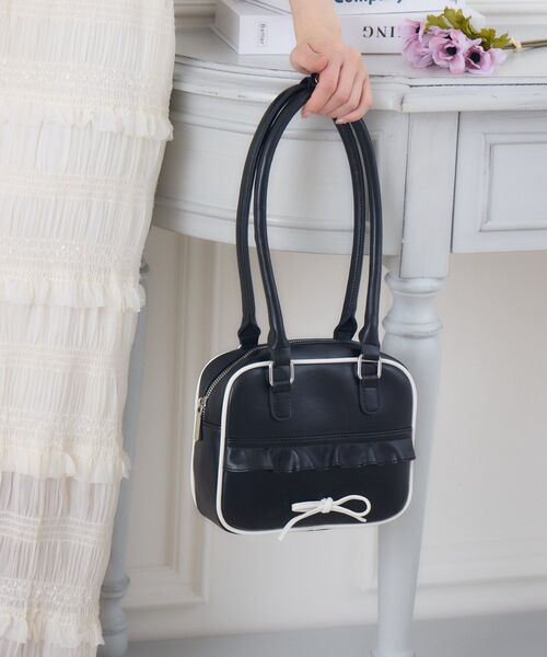 ems excite(エムズエキサイト)の「リボン付きスクエアバッグ(ショルダーバッグ・レディース・ブラック/キャメル/レッド・ONE SIZE)」の12枚目の写真