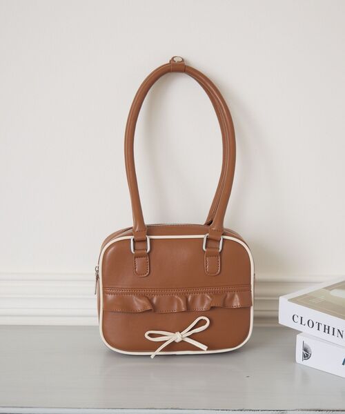 ems excite(エムズエキサイト)の「リボン付きスクエアバッグ(ショルダーバッグ・レディース・ブラック/キャメル/レッド・ONE SIZE)」の14枚目の写真