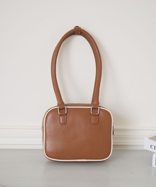 ems excite(エムズエキサイト)の「リボン付きスクエアバッグ(ショルダーバッグ・レディース・ブラック/キャメル/レッド・ONE SIZE)」の20枚目の写真