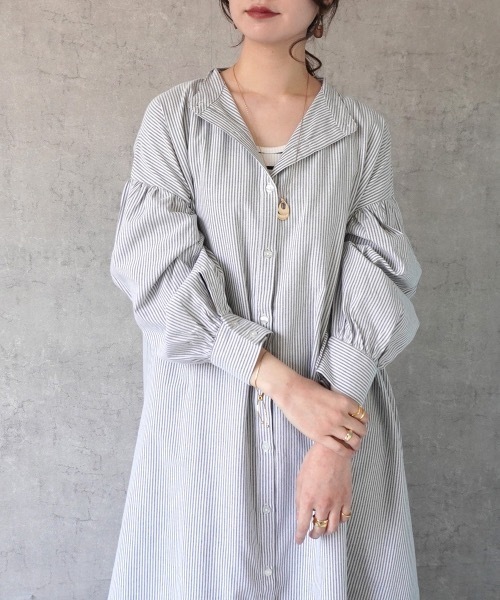 Emma（SELECT LEVERY）（エマ セレクトリベリー）の「ストライプロングシャツワンピ―ス（シャツワンピース・レディース・ブルー/ベージュ/ブラック・SMALL/LARGE/MEDIUM）」の2枚目の写真