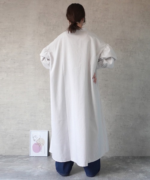 Emma（SELECT LEVERY）（エマ セレクトリベリー）の「ストライプロングシャツワンピ―ス（シャツワンピース・レディース・ブルー/ベージュ/ブラック・SMALL/LARGE/MEDIUM）」の11枚目の写真