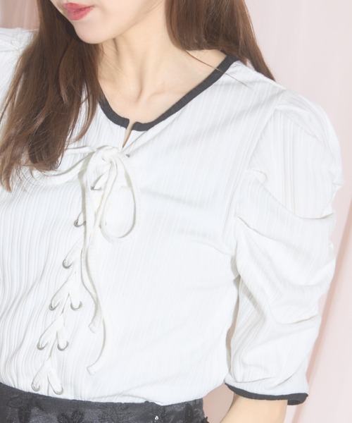 tocco closet(トッコ クローゼット)の「【ZOZO限定】フロントレースアップ配色トップス(Tシャツ/カットソー・レディース・オフホワイト/ブラック/その他・M)」の10枚目の写真