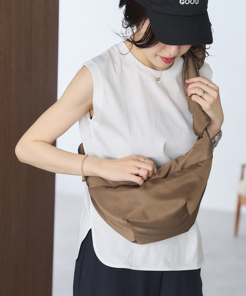 LE VERNIS（ル・ベルニ）の「《別注》LE VERNIS/ル・ベルニ GIGLY BAG（ショルダーバッグ・レディース・ブラック/カーキ・FREE）」の9枚目の写真