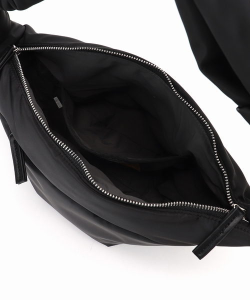 LE VERNIS（ル・ベルニ）の「《別注》LE VERNIS/ル・ベルニ GIGLY BAG（ショルダーバッグ・レディース・ブラック/カーキ・FREE）」の20枚目の写真