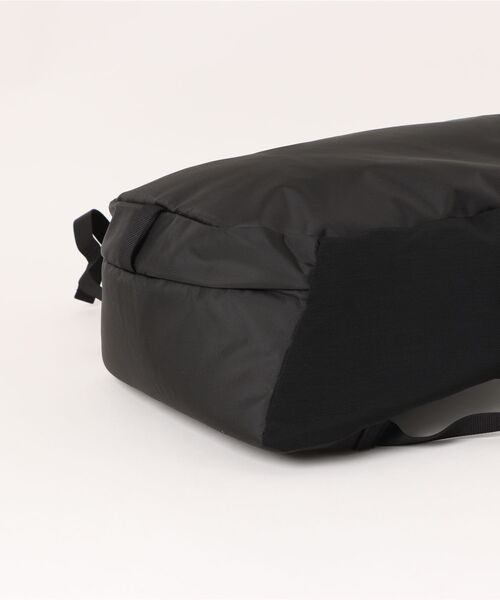 patagonia(パタゴニア)の「【Patagonia】48125/ATOM TOTE PACK 20L(バックパック/リュック・メンズ・ブラック/ブルー・FREE)」の6枚目の写真