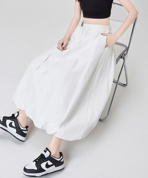 Doux Belle（ドゥーベル）の「Aラインバルーンロングスカート（スカート・レディース・ダークグレー/ホワイト/ブラック・MEDIUM）」の5枚目の写真