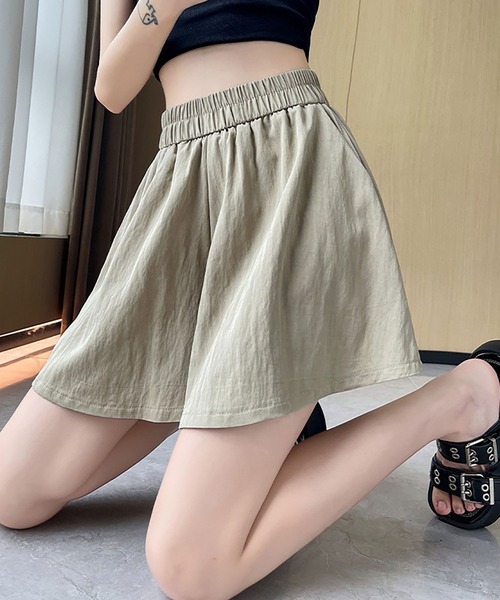 NinaetLina(ニナエリナ)の「ショートパンツ(その他パンツ・レディース・ブラック/カーキ/ベージュ・M/L)」の3枚目の写真