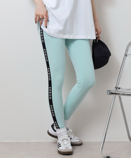 Guess(ゲス)の「GUESS ALINE LEGGINGS 4/4 ECO J. STR レギンス(レギンス/スパッツ・レディース・エメラルドブルー/ピンク/パープル・S/M)」の1枚目の写真