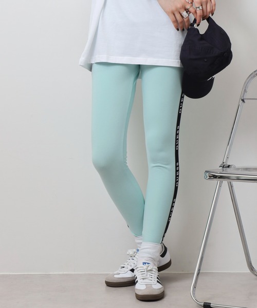Guess(ゲス)の「GUESS ALINE LEGGINGS 4/4 ECO J. STR レギンス(レギンス/スパッツ・レディース・エメラルドブルー/ピンク/パープル・S/M)」の4枚目の写真