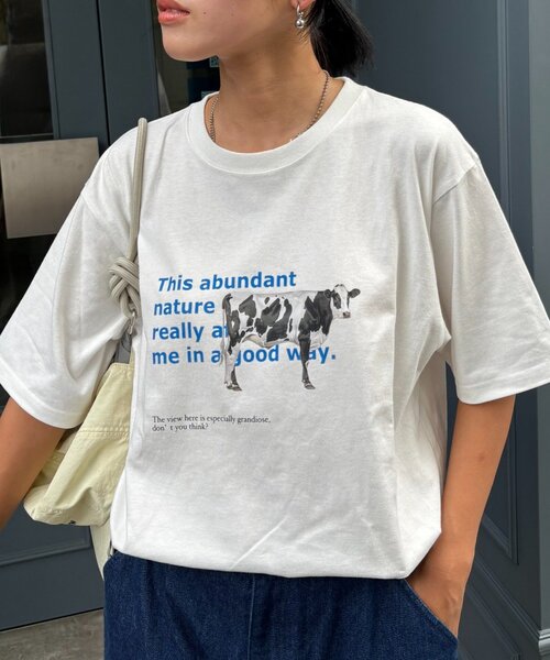 CIAOPANIC TYPY（チャオパニックティピー）の「【UNISEX】牛グラフィックTEE（Tシャツ/カットソー・レディース・ホワイト/ボルドー/ブルー・MEDIUM/LARGE）」の2枚目の写真
