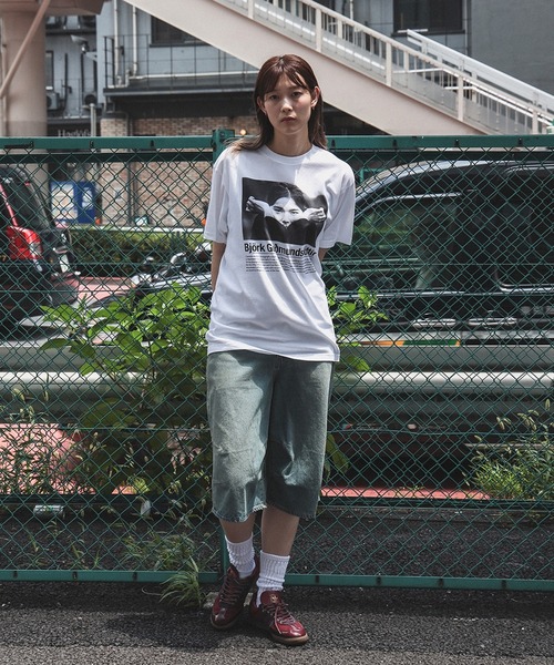 tシャツ 「別注」Kevin Cummins / 「Bjork」Photo T(1) レディース BEAMS T｜【別注】Kevin Cummins /「Bjork」Photo T 1 | Rakuten