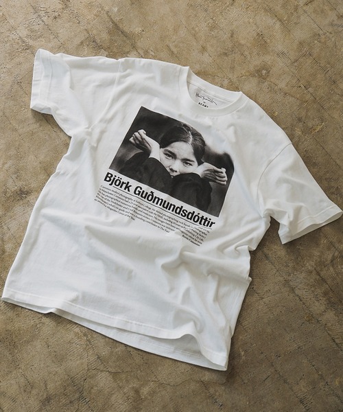 BEAMS T（ビームスティー）の「【別注】Kevin Cummins /「Bjork」Photo T ①（Tシャツ/カットソー・メンズ・ホワイト・S/M/L/XL）」の2枚目の写真