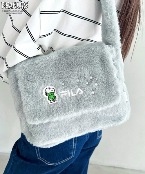 FILA（フィラ）の「FILA(フィラ)/PEANUTSコラボ スヌーピー フェイクファー ミニ ショルダーバッグ（ショルダーバッグ・レディース・モカ/ライトブルー/ホワイト・FREE）」の2枚目の写真