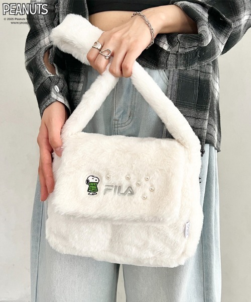 FILA（フィラ）の「FILA(フィラ)/PEANUTSコラボ スヌーピー フェイクファー ミニ ショルダーバッグ（ショルダーバッグ・レディース・モカ/ライトブルー/ホワイト・FREE）」の6枚目の写真