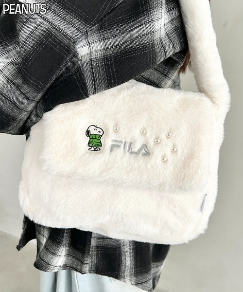 FILA（フィラ）の「FILA(フィラ)/PEANUTSコラボ スヌーピー フェイクファー ミニ ショルダーバッグ（ショルダーバッグ・レディース・モカ/ライトブルー/ホワイト・FREE）」の4枚目の写真