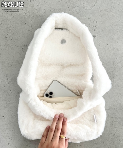 FILA（フィラ）の「FILA(フィラ)/PEANUTSコラボ スヌーピー フェイクファー ミニ ショルダーバッグ（ショルダーバッグ・レディース・モカ/ライトブルー/ホワイト・FREE）」の19枚目の写真