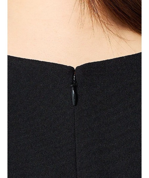 Perfect Suit FActory（パーフェクトスーツファクトリー）の「【洗える・ストレッチ】バックサテンジョーゼット　ワンピース（ワンピース・レディース・ブラック・S/M/L）」の2枚目の写真