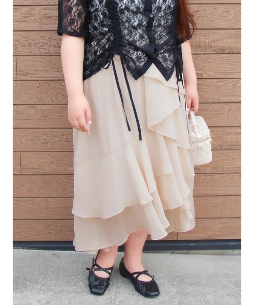 Re-J&SUPURE(リジェイアンドスプル)の「【大きいサイズ】【Kannaコラボ】シフォンラッフルスカート(スカート・レディース・ブラック/ベージュ・XX-LARGE/XXX-LARGE/XXXX-LARGE)」の1枚目の写真