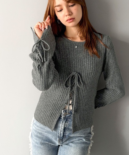 mily bilet(ミウィビレット)の「【mily bilet】リボンのディテール映え!前後2wayレースアップデザインニットプルオーバー(長袖)(ニット/セーター・レディース・アイボリー/レッド/チャコールグレー・SMALL/X-LARGE/MEDIUM/LARGE)」の13枚目の写真