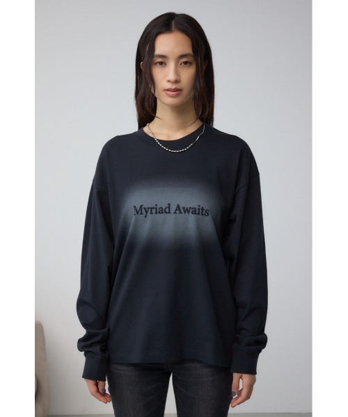 AZUL by moussy(アズールバイマウジー)の「グラデーションロゴルーズロンT(Tシャツ/カットソー・レディース・オフホワイト/ライトベージュ/ブラック・FREE)」の18枚目の写真